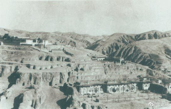 1947年12月25日至28日，中共中央在陜北米脂楊家溝召開擴(kuò)大會(huì)議（十二月會(huì)議）。圖為會(huì)議會(huì)址。